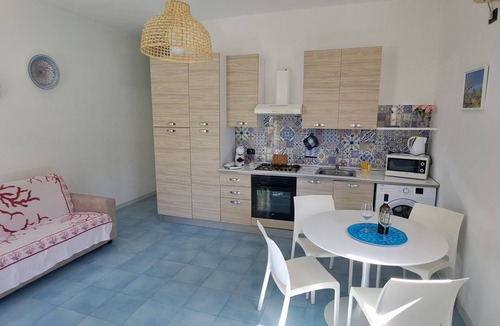Partinico Apartment | Apartment in villa 900 meters from the sea overlooking the Gulf of Castellammare