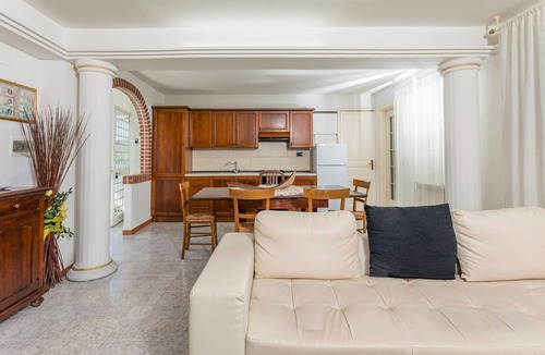 Coste Apartment | Apartment in Villa with Pool