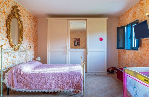 Lentini Apartment | Apartment "Indipendente Lentini" with Mountain View, Garden & Wi-Fi