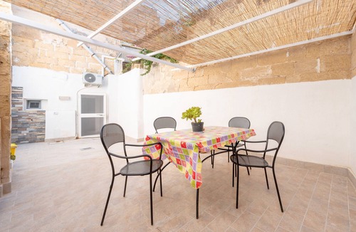 San Cesario di Lecce Apartment | Apartment 'Dimora Bianca' with Private Terrace and Air Conditioning