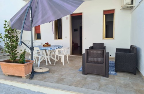Santa Maria di Leuca Apartment | Apartment 'Trande' with Balcony, Wi-Fi and Air Conditioning