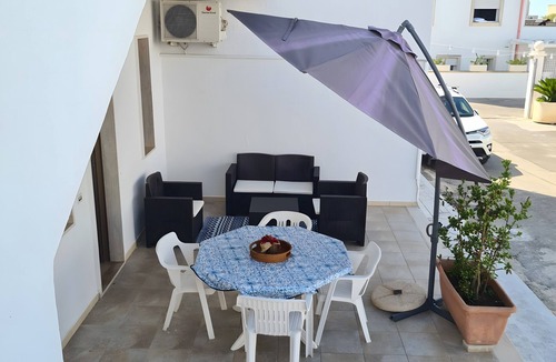 Santa Maria di Leuca Apartment | Apartment 'Trande' with Balcony, Wi-Fi and Air Conditioning