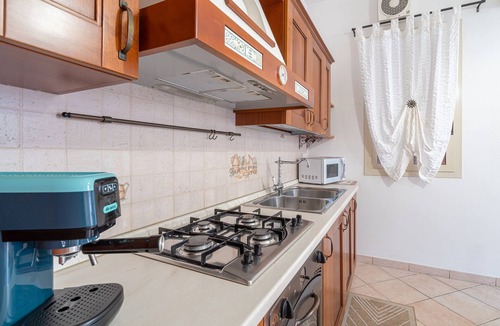 Marina di Ragusa Apartment | Apartment 'La Casa Di Rosa' with Private Terrace and Wi-Fi