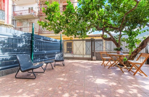 Gaggi Apartment | Apartment 'La Casa Dei Limoni' with Mountain View and Private Terrace