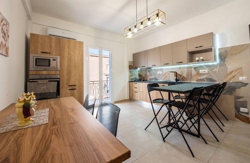 Lascari Apartment | Apartment 'La Casa Del Cuore' with Mountain View, Wi-Fi and Air Conditioning