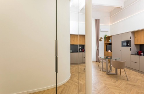 Borgo-Sanzio Apartment | Apartment 'La Finestra Down Town - Fronte' with Balcony, Wi-Fi and Air Conditioning