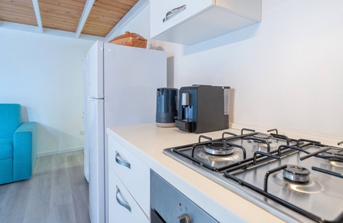Ognina Apartment | Apartment 'La Glicine' with Private Terrace, Wi-Fi and Air Conditioning