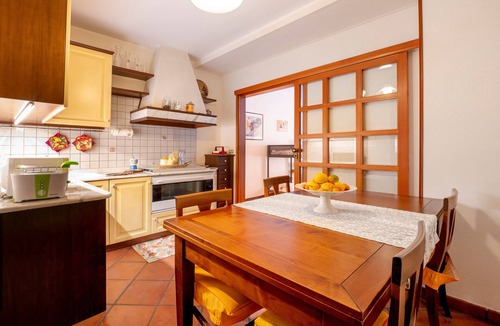 Palmariggi Apartment | Apartment 'La Terra Di Mezzo' with Balcony, Wi-Fi and Air Conditioning
