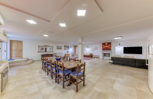 Presicce Apartment | Apartment 'Le Colonie - Boschetto' with Private Terrace, Shared Garden and Wi-Fi