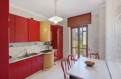 Torre del Greco Apartment | Apartment 'Le Stelle Di Zia Pina' with Sea View, Wi-Fi and Air Conditioning