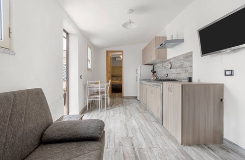 Pozzillo Apartment | Apartment "Letizia House" close to the Sea with Garden & Wi-Fi