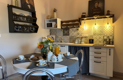 Aci Bonaccorsi Apartment | Apartment 'Lo Sguardo Dell'Etna' with Mountain View, Wi-Fi and Air Conditioning