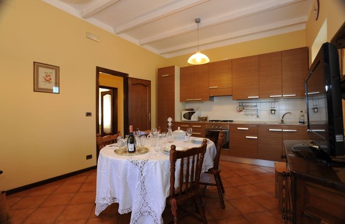 Suburbio VII Portuense Apartment | Apartment located on the second floor of an old historic villa