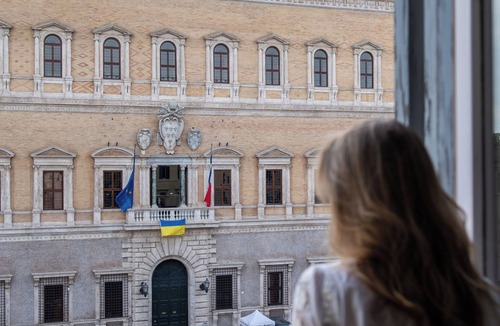 Rione VII Regola Apartment | Apartment located on the main floor of a historic building in the center of Rome
