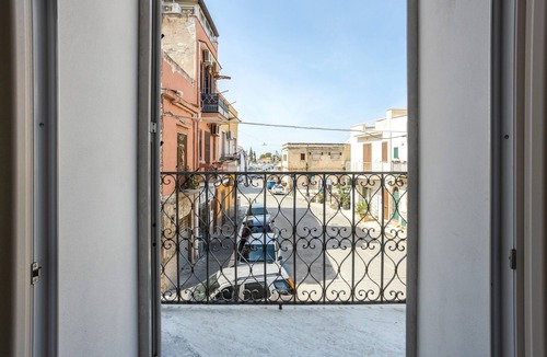 Isola delle Femmine Apartment | Apartment 'Matilde' with Shared Terrace, Wi-Fi and Air Conditioning