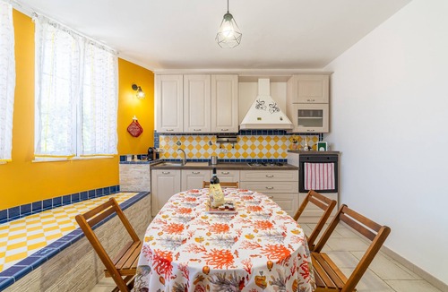 Arenella Apartment | Apartment 'Magnolia' with Pool, Wi-Fi and Air Conditioning