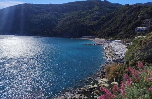 Moneglia Apartment | Apartment 'Mansarda A Moneglia' with Balcony, Wi-Fi and Air Conditioning