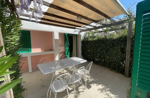 Peschici Apartment | Apartment 'Maritalia 6' with Private Terrace, Private Garden and Air Conditioning