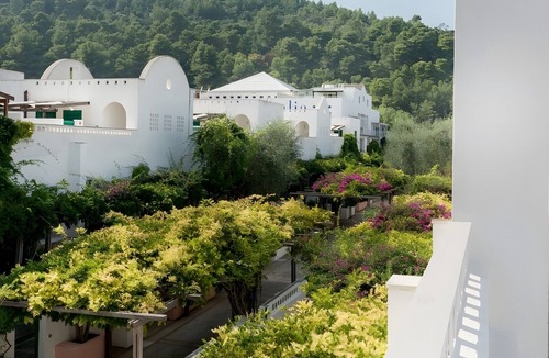 Peschici Apartment | Apartment 'Maritalia 8' with Private Terrace, Private Garden and Air Conditioning