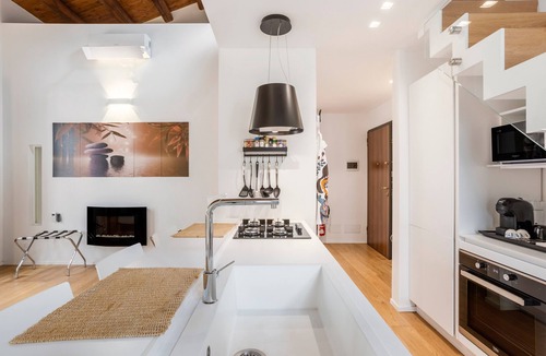 Albergheria Apartment | Apartment 'Melo' with Balcony, Wi-Fi and Air Conditioning