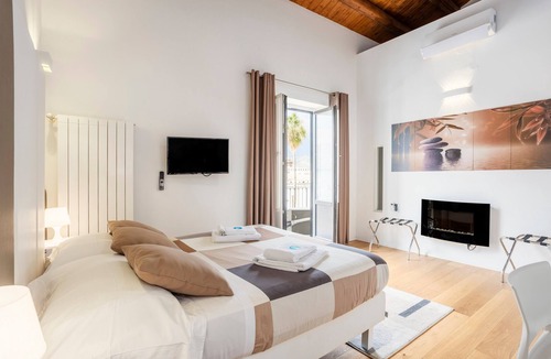 Albergheria Apartment | Apartment 'Melo' with Balcony, Wi-Fi and Air Conditioning