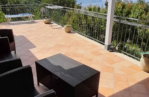 Pisciotta Apartment | Apartment 'Mimosa' with Sea View, Wi-Fi and Air Conditioning