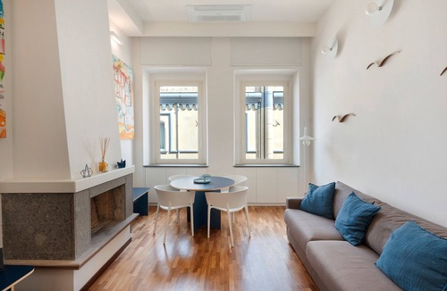 Santa Lucia Apartment | Apartment 'Moderno Appartamento Vista Mare' with Sea View, Wi-Fi and Air Conditioning