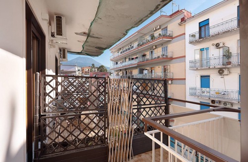 Ercolano Apartment | Apartment 'Monolocale A Due Passi Dagli Scavi' with Mountain View, Wi-Fi and Air Conditioning