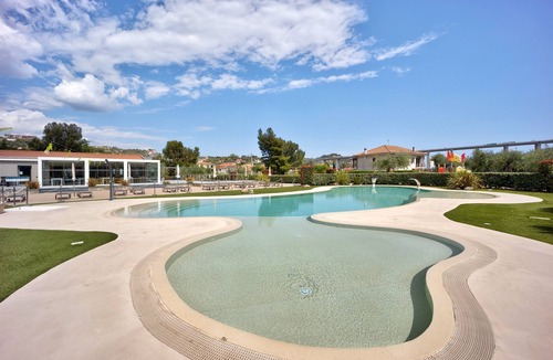 Poggi Apartment | Apartment 'Monolocale Rebi' with Shared Pool, Garden and Wi-Fi