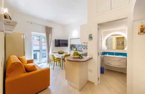 Minori Apartment | Apartment 'Nanninella' with Mountain View, Wi-Fi and Air Conditioning