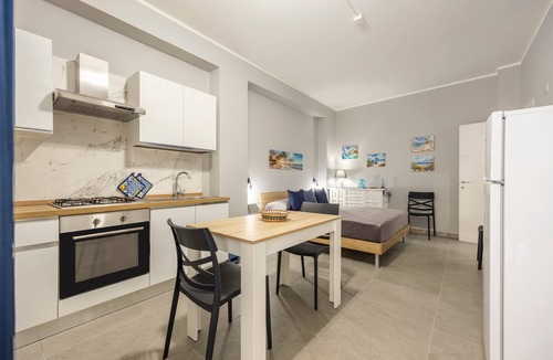 Casteldaccia Apartment | Apartment 'Naurra' with Balcony and Air Conditioning