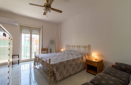 Pozzallo Apartment | Apartment near the sea with open terrace and balcony