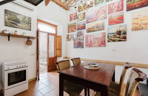 Custonaci Apartment | Apartment 'Nespolo' with Private Garden, Wi-Fi and Air Conditioning