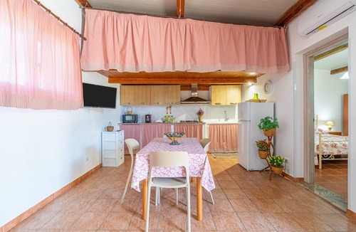 Granelli Apartment | Apartment 'Nonna Rosa' with Private Terrace, Shared Garden and Air Conditioning