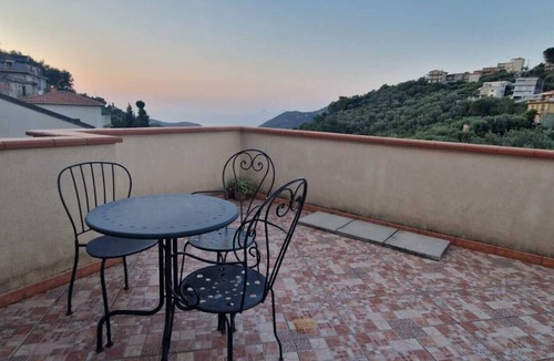 Ficarra Apartment | Apartment 'Numero 6' with Shared Terrace, Wi-Fi and Air Conditioning