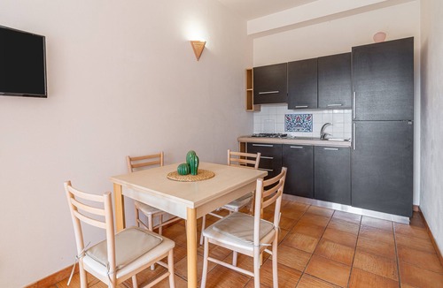 Arenella Apartment | Apartment 'Pathos Retreat Ulivo' with Shared Pool, Wi-Fi and Air Conditioning