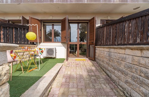 Arenella Apartment | Apartment 'Pathos Retreat Ulivo' with Shared Pool, Wi-Fi and Air Conditioning