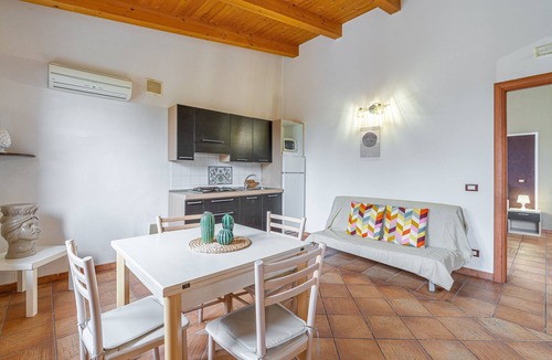 Arenella Apartment | Apartment 'Pathos Retreat Limone' with Shared Pool, Wi-Fi and Air Conditioning