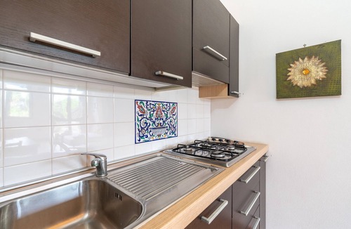 Arenella Apartment | Apartment 'Pathos Retreat Zagara' with Shared Pool, Wi-Fi and Air Conditioning