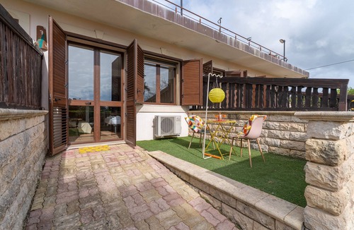 Arenella Apartment | Apartment 'Pathos Retreat Lavanda' with Shared Pool, Wi-Fi and Air Conditioning