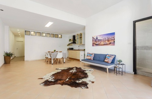 Misilmeri Apartment | Apartment 'Peppa' with Balcony and Wi-Fi