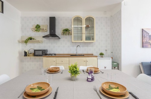 Misilmeri Apartment | Apartment 'Peppa' with Balcony and Wi-Fi