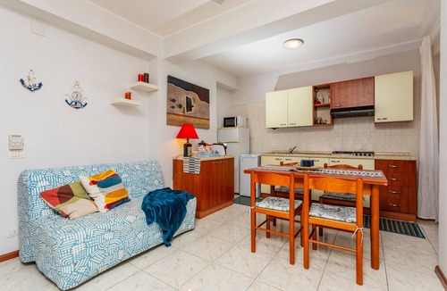 Fondachello Apartment | Apartment 'Petite Maison' with Shared Garden, Wi-Fi and Air Conditioning