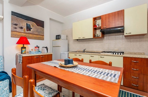 Fondachello Apartment | Apartment 'Petite Maison' with Shared Garden, Wi-Fi and Air Conditioning