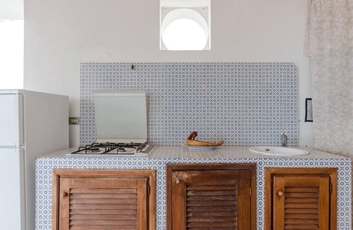 Lingua Apartment | Apartment 'Quadara - Sul Rifugio' with Sea View, Private Terrace and Shared Garden