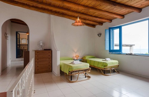Lingua Apartment | Apartment 'Quadara - Sul Rifugio' with Sea View, Private Terrace and Shared Garden