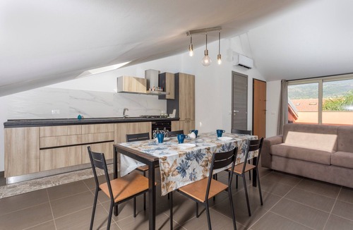 Fiumefreddo di Sicilia Apartment | Apartment 'Sophia' with Mountain View, Shared Terrace and Air Conditioning