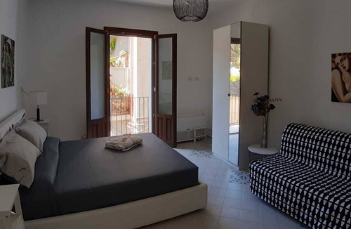 Scicli Apartment | Apartment 'Scicli' Suite close to the Sea with Balcony & Wi-Fi