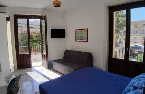 Scicli Apartment | Apartment 'Scicli' Suite close to the Sea with Balcony & Wi-Fi
