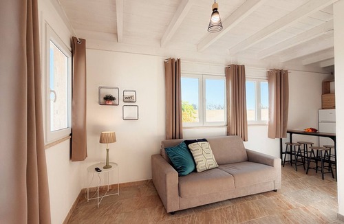 Torre Squillace Apartment | Apartment 'Scorci di Mare Mediterraneo' for 4 with Garden, Wi-Fi, Pet Friendly
